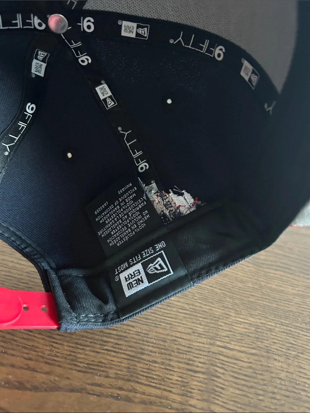 New Era Atlanta Braves Snapback Hat - Black & Red